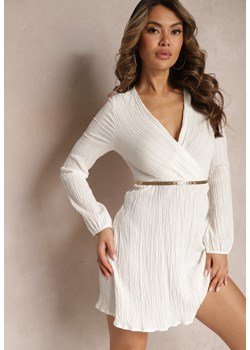 Biała Sukienka Mini z Cienkimi Plisami Gumką w Talii i Kopertowym Dekoltem Lizina ze sklepu Renee odzież w kategorii Sukienki - zdjęcie 170231647