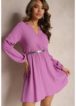Fioletowa Sukienka Mini z Cienkimi Plisami Gumką w Talii i Kopertowym Dekoltem Lizina ze sklepu Renee odzież w kategorii Sukienki - zdjęcie 170231659