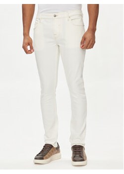 Guess Jeansy Chris M4GA27 D5B11 Biały Super Skinny Fit ze sklepu MODIVO w kategorii Jeansy męskie - zdjęcie 170237145