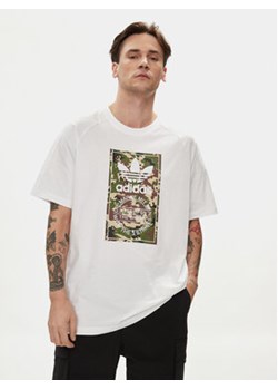 adidas T-Shirt Camo Tongue IS0246 Biały Regular Fit ze sklepu MODIVO w kategorii T-shirty męskie - zdjęcie 170238297