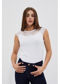 Bluzka damska z koronkowym dekoltem biała ze sklepu 5.10.15 w kategorii Bluzki damskie - zdjęcie 170247698