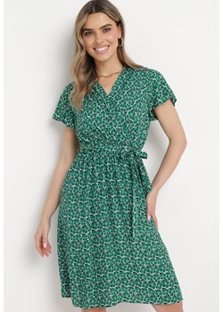 Zielona Sukienka z Wiskozy z Kopertowym Dekoltem i Gumką w Talii Moanalise ze sklepu Born2be Odzież w kategorii Sukienki - zdjęcie 170260155