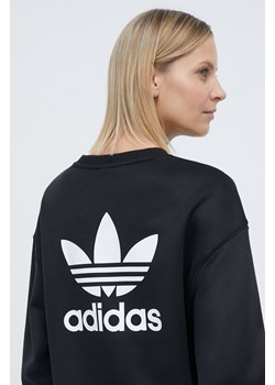 adidas Originals bluza Trefoil Crew damska kolor czarny z aplikacją IU2410 ze sklepu PRM w kategorii Bluzy damskie - zdjęcie 170263975