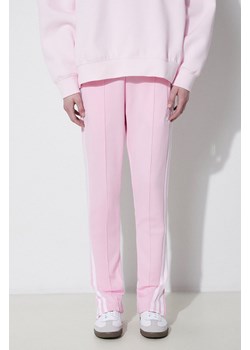 adidas Originals spodnie dresowe Adicolor Classic SST kolor różowy z aplikacją IR8076 ze sklepu PRM w kategorii Spodnie damskie - zdjęcie 170264205