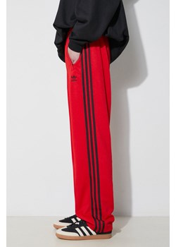 adidas Originals spodnie dresowe kolor czerwony z aplikacją IM9809 ze sklepu PRM w kategorii Spodnie damskie - zdjęcie 170264227