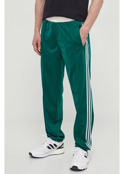 adidas Originals spodnie dresowe kolor zielony z aplikacją IS1402 ze sklepu PRM w kategorii Spodnie męskie - zdjęcie 170264245