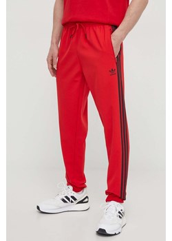 adidas Originals spodnie dresowe SST Bonded Track Pants kolor czerwony z aplikacją IS2808 ze sklepu PRM w kategorii Spodnie męskie - zdjęcie 170264249