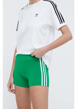 adidas Originals szorty damskie kolor zielony z aplikacją high waist ze sklepu PRM w kategorii Szorty - zdjęcie 170264267