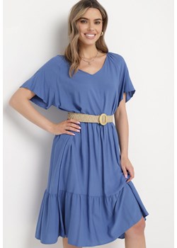 Niebieska Rozkloszowana Sukienka Midi z Trójkątnym Dekoltem i Falbanką Klario ze sklepu Born2be Odzież w kategorii Sukienki - zdjęcie 170267215