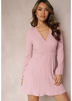 Różowa Sukienka Mini z Cienkimi Plisami Gumką w Talii i Kopertowym Dekoltem Lizina ze sklepu Renee odzież w kategorii Sukienki - zdjęcie 170267657