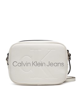 Torebka Calvin Klein Jeans Sculpted Camera Bag18 Mono K60K610275 White/Silver Logo 0LI ze sklepu eobuwie.pl w kategorii Listonoszki - zdjęcie 170268586