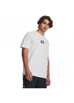 Męski t-shirt z nadrukiem Under Armour UA Elevated Core Wash Short Sleeve - biała ze sklepu Sportstylestory.com w kategorii T-shirty męskie - zdjęcie 170277768