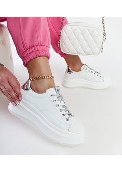 Białe sneakersy na platformie GOE NN2N4033 ze sklepu gemre w kategorii Buty sportowe damskie - zdjęcie 170283778