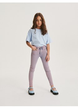 Reserved - Jeansy skinny high waist z efektem sprania - fioletowy ze sklepu Reserved w kategorii Spodnie dziewczęce - zdjęcie 170286166