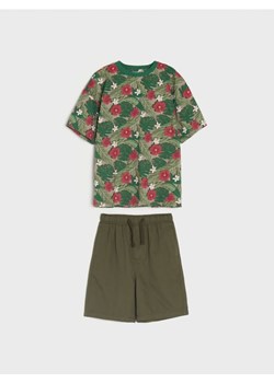Sinsay - Komplet: koszulka i szorty - khaki ze sklepu Sinsay w kategorii Komplety chłopięce - zdjęcie 170287095