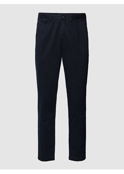 Spodnie z zakładkami w pasie model ‘CHELSEA’ ze sklepu Peek&Cloppenburg  w kategorii Spodnie męskie - zdjęcie 170289369