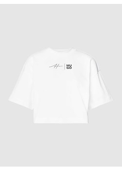 T-shirt krótki z nadrukiem z logo model ‘Cropped Tee’ ze sklepu Peek&Cloppenburg  w kategorii Bluzki damskie - zdjęcie 170290978