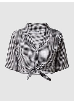 Bluzka krótka z wiązanym detalem model ‘Joe’ ze sklepu Peek&Cloppenburg  w kategorii Koszule damskie - zdjęcie 170293976