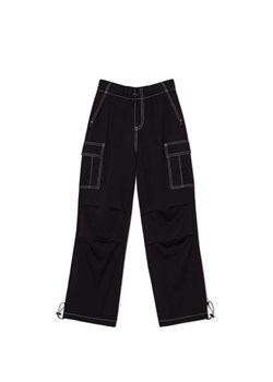 Cropp - Czarne joggery z kieszeniami cargo - czarny ze sklepu Cropp w kategorii Spodnie damskie - zdjęcie 170298348