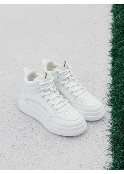 Sinsay - Sneakersy za kostkę - biały ze sklepu Sinsay w kategorii Buty sportowe dziecięce - zdjęcie 170304829