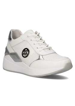 Skórzane sneakersy damskie Filippo DP3553/22 WH białe ze sklepu ButyButy.pl w kategorii Buty sportowe damskie - zdjęcie 170316259