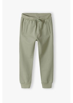 Dresowe spodnie regular dla chłopca - zielone - 5.10.15. ze sklepu 5.10.15 w kategorii Spodnie chłopięce - zdjęcie 170326307