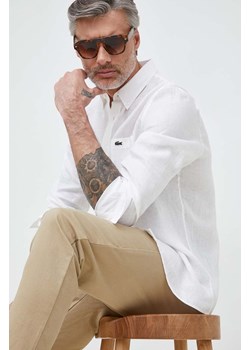 Lacoste koszula lniana kolor biały regular z kołnierzykiem button-down ze sklepu PRM w kategorii Koszule męskie - zdjęcie 170329536