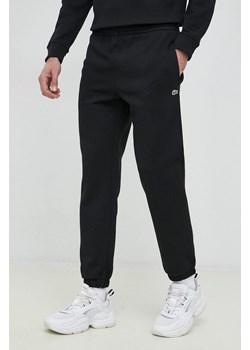 Lacoste spodnie dresowe kolor czarny melanżowe ze sklepu PRM w kategorii Spodnie męskie - zdjęcie 170329556
