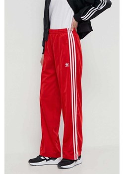 adidas Originals spodnie dresowe kolor czerwony z aplikacją IP0632 ze sklepu PRM w kategorii Spodnie damskie - zdjęcie 170329738