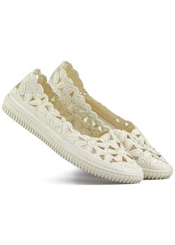 Baleriny z ażurowymi wycięciami damskie buty z kwiatowym wzorem beżowy ze sklepu ButyModne.pl w kategorii Balerinki - zdjęcie 170332155