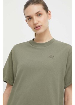 New Balance t-shirt bawełniany WT41501DEK damski kolor zielony ze sklepu ANSWEAR.com w kategorii Bluzki damskie - zdjęcie 170333286