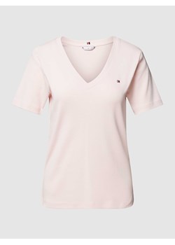 T-shirt z dekoltem w serek model ‘CODY’ ze sklepu Peek&Cloppenburg  w kategorii Bluzki damskie - zdjęcie 170395397