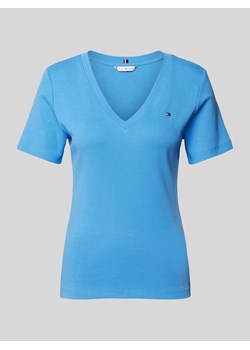 T-shirt z dekoltem w serek model ‘CODY’ ze sklepu Peek&Cloppenburg  w kategorii Bluzki damskie - zdjęcie 170395985