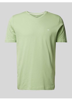 T-shirt z dekoltem w serek ze sklepu Peek&Cloppenburg  w kategorii T-shirty męskie - zdjęcie 170396455