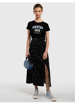 Koszulka damska bawełniana z dużym nadrukiem na piersi czarna Rismela 906 ze sklepu Big Star w kategorii Bluzki damskie - zdjęcie 170399909
