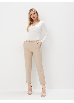 Mohito - Beżowe spodnie chino slim - beżowy ze sklepu Mohito w kategorii Spodnie damskie - zdjęcie 170403705