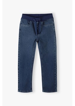 Spodnie jeansowe dla chłopca fason straight leg - niebieskie ze sklepu 5.10.15 w kategorii Spodnie chłopięce - zdjęcie 170405307