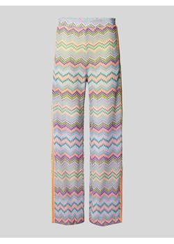 Spodnie materiałowe o rozkloszowanym kroju z nadrukiem na całej powierzchni ze sklepu Peek&Cloppenburg  w kategorii Spodnie damskie - zdjęcie 170408046
