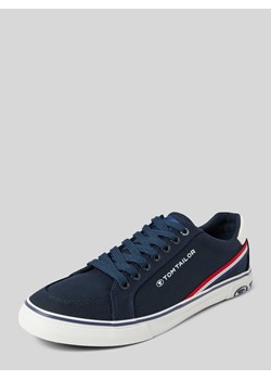 Sneakersy z paskami w kontrastowym kolorze model ‘Basic Canvas Stripe’ ze sklepu Peek&Cloppenburg  w kategorii Trampki męskie - zdjęcie 170408966