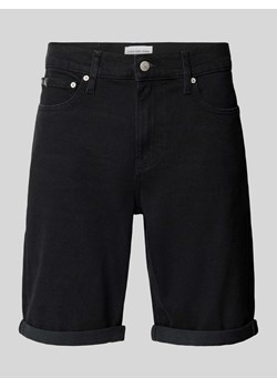 Szorty jeansowe o kroju slim fit z detalem z logo ze sklepu Peek&Cloppenburg  w kategorii Spodenki męskie - zdjęcie 170413877