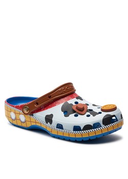 Klapki Crocs Toy Story Woody Classic Clog 209446 Blue Jean 4GX ze sklepu eobuwie.pl w kategorii Klapki dziecięce - zdjęcie 170426417