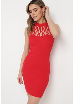 Czerwona Dopasowana Sukienka Mini z Ozdobnym Dekoltem z Prążkowanej Dzianiny Kaile ze sklepu Born2be Odzież w kategorii Sukienki - zdjęcie 170440987