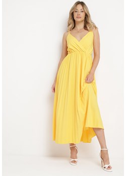 Żółta Rozkloszowana Sukienka Długa z Kopertowym Dekoltem na Ramiączkach Asmerria ze sklepu Born2be Odzież w kategorii Sukienki - zdjęcie 170441367