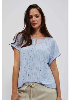 Ażurowa bluzka jasno-błekitna ze sklepu Moodo.pl w kategorii Bluzki damskie - zdjęcie 170454096