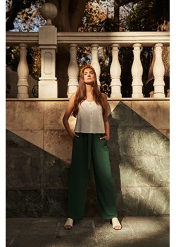 Spodnie z szerokimi nogawkami malachitowe ze sklepu Moodo.pl w kategorii Spodnie damskie - zdjęcie 170454388