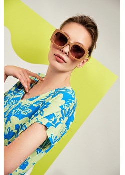 Okulary przeciwsłoneczne z grubymi oprawkami beżowe ze sklepu Moodo.pl w kategorii Okulary przeciwsłoneczne damskie - zdjęcie 170454767