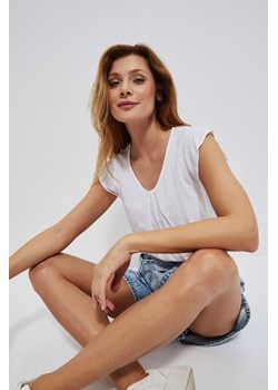 Bluzka koszulowa z dekoltem w serek i krótkimi rękawami biała ze sklepu Moodo.pl w kategorii Bluzki damskie - zdjęcie 170454969