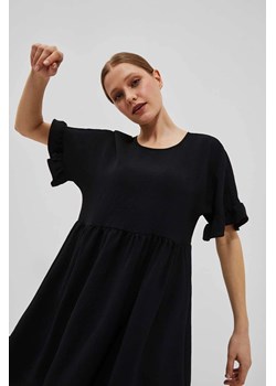 Sukienka z falbaną przy rękawie czarna ze sklepu Moodo.pl w kategorii Sukienki - zdjęcie 170455179