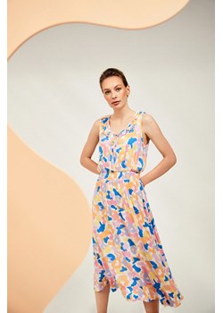 Wiskozowa sukienka midi ze sklepu Moodo.pl w kategorii Sukienki - zdjęcie 170456178