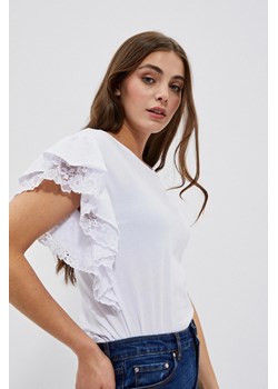 Bluzka z koronką i falbaną na krótkich rękawach biała ze sklepu Moodo.pl w kategorii Bluzki damskie - zdjęcie 170457475